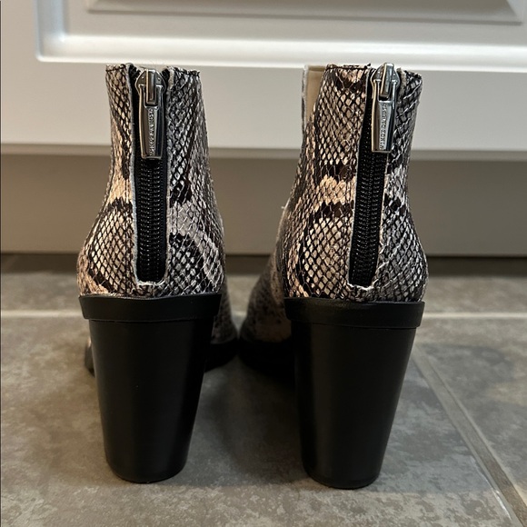 Vince Camuto Gigietta Booties - Picture 6 of 10